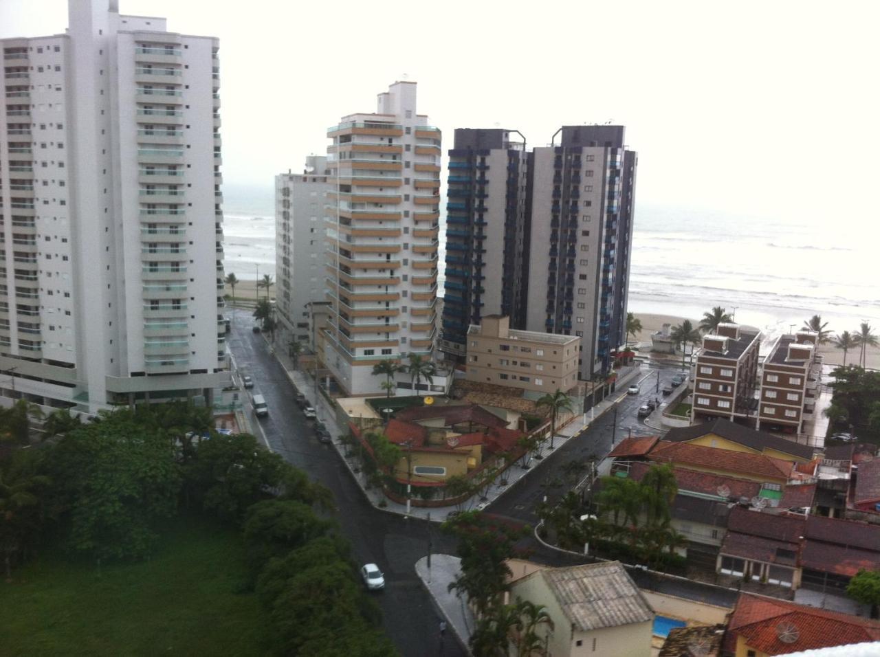 Grande Cond Clube Feirinha Churras Na Sacada * Praia Grande (Santos)